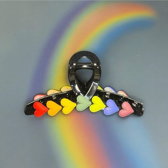 PRIDE HEARTS RAINBOW CLAW CLIP BLACK - Picture 4 of 7